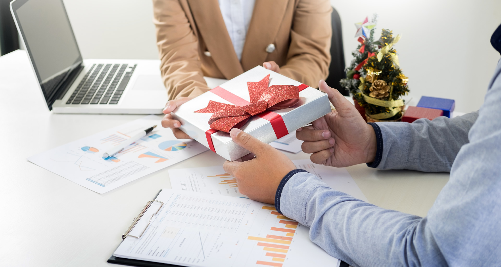 5 Geschenkideen für Unternehmen zum Jahresende